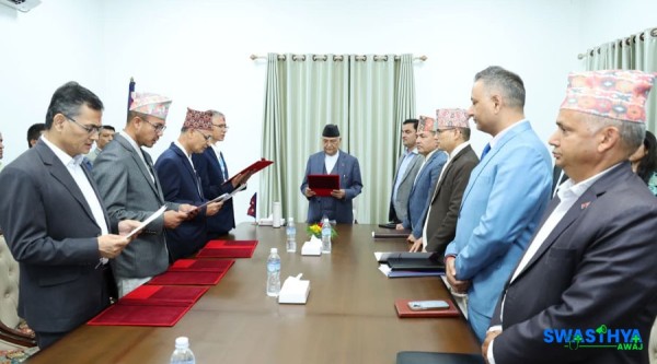 चार स्वास्थ्य विज्ञान प्रतिष्ठानका नवनियुक्त उपकुलपतिहरूले प्रधानमन्त्रीसमक्ष गरे शपथ ग्रहण